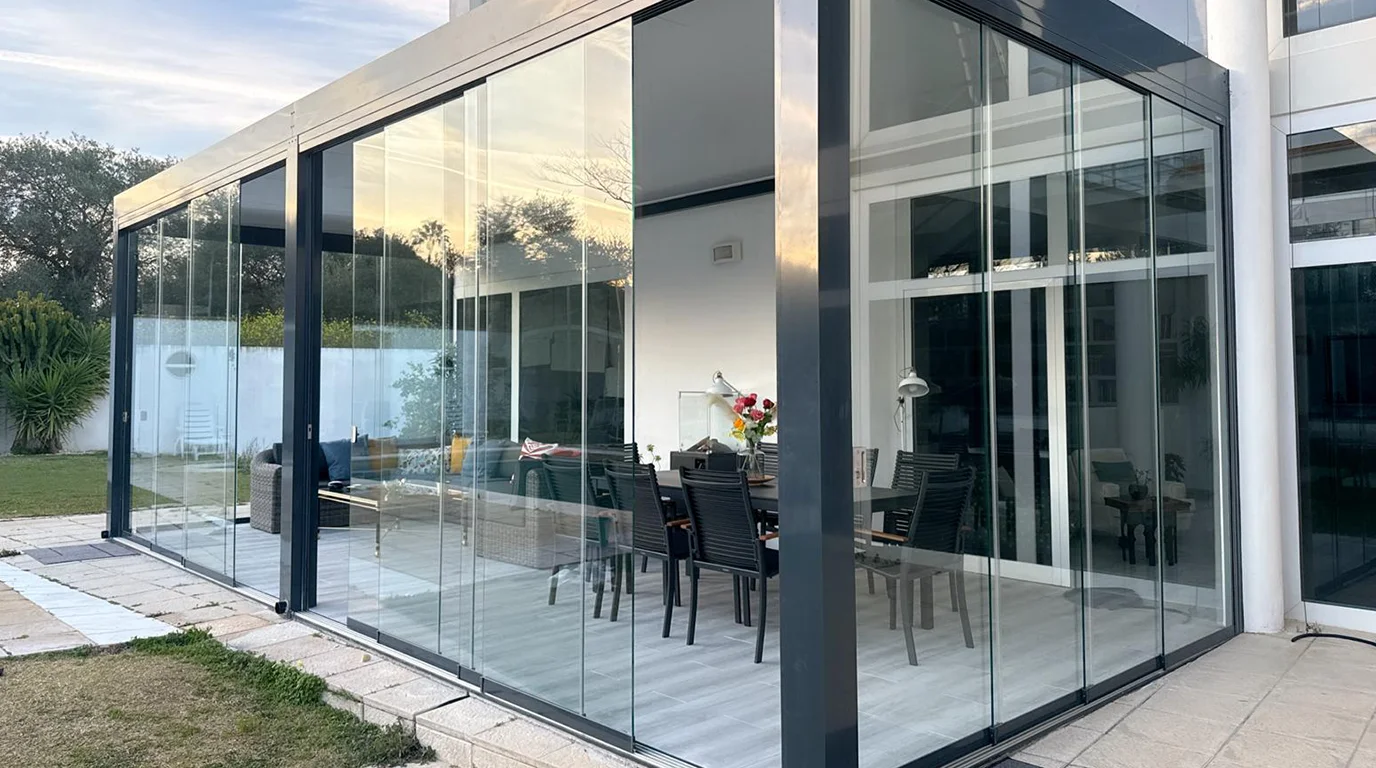 Cerramientos de terraza con cortinas de cristal